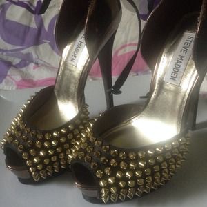 🚫🚫🚫 sold 🚫🚫Steve Madden studded pep toe heels