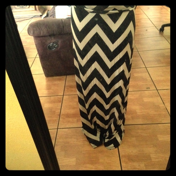 Black & White Chevron Print Skirt ▪️▫️