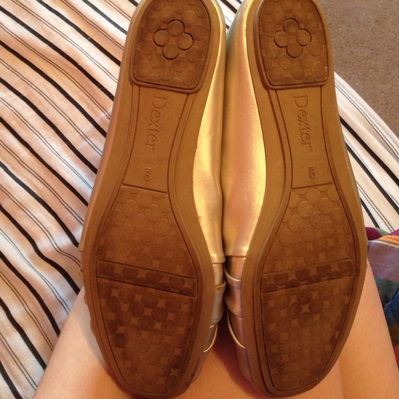 Gold flats - Picture 2 of 3