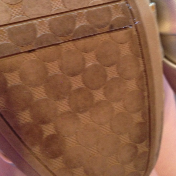 Gold flats - Picture 3 of 3