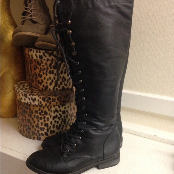 Combat boots