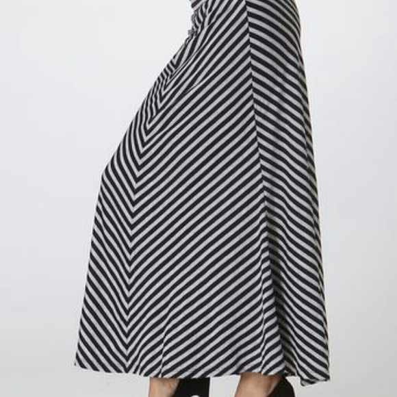 Maxi Skirt (M) *Last Med.* - Picture 3 of 4