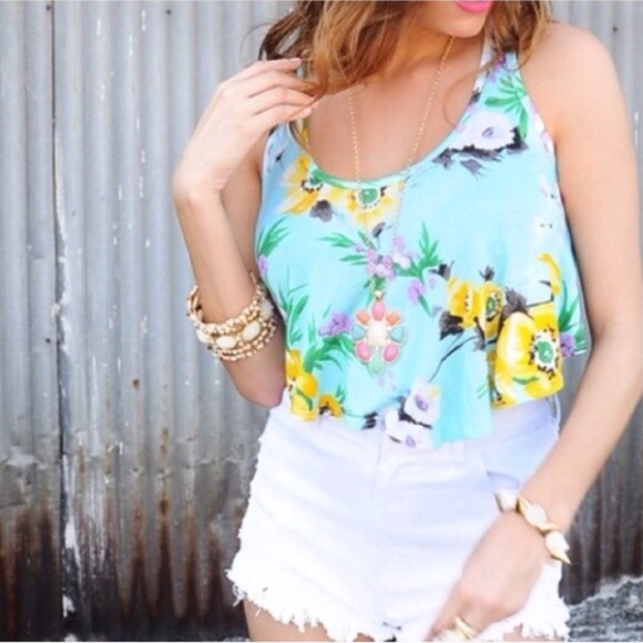 Tops - 🚚Moving Sale! 🔹Last🔹Blue Floral Crop Top Tops - 🚚Moving Sale! 🔹Last🔹Blue Floral Crop Top