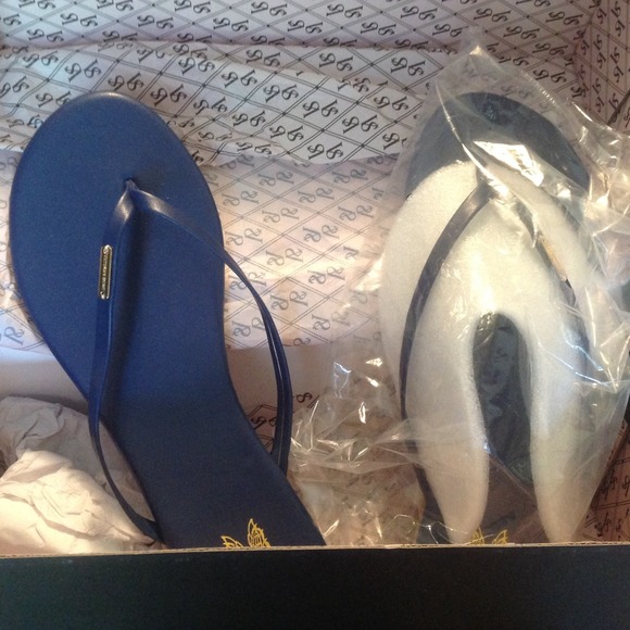 SOLD.  Victoria Secrete flip flops