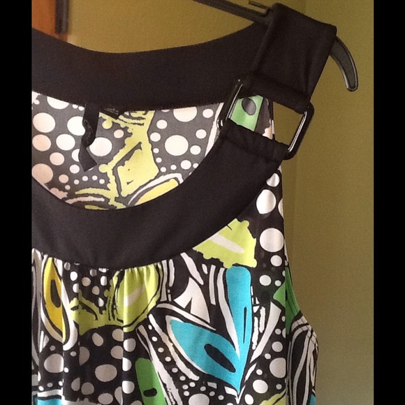 Essentials Top - Picture 2 of 3