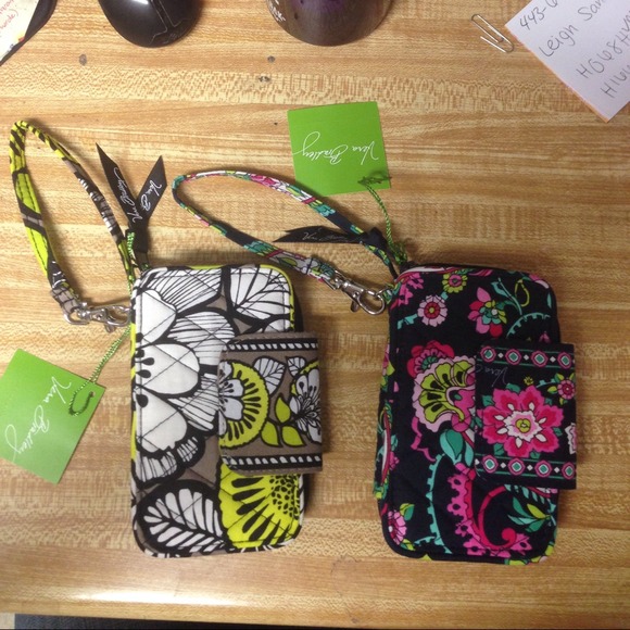 Vera Bradley Smartphone Wristlet - Picture 1 of 4