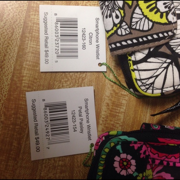Vera Bradley Smartphone Wristlet - Picture 3 of 4