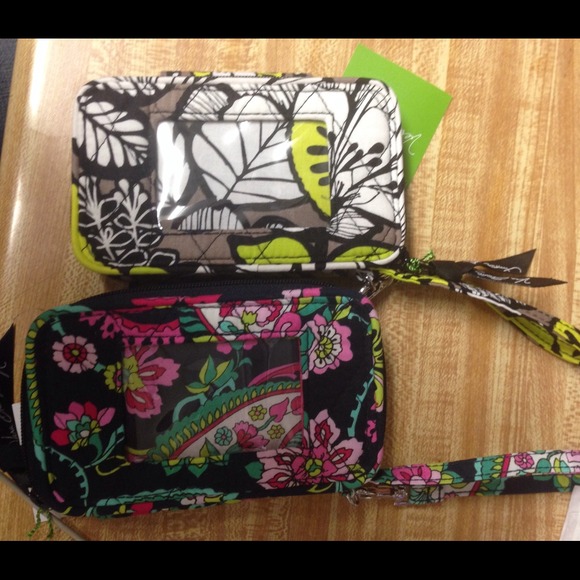 Vera Bradley Smartphone Wristlet - Picture 4 of 4