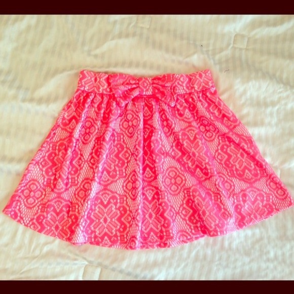 ⛔️BUNDLED⛔️Pretty Coral & Lace Skirt with Bow - Picture 3 of 3