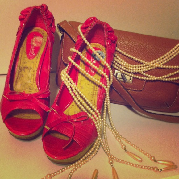 Hot pink pumps!!