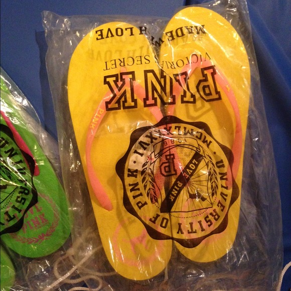 NEW Victoria's Secret  flip-flops Large - Picture 2 of 4