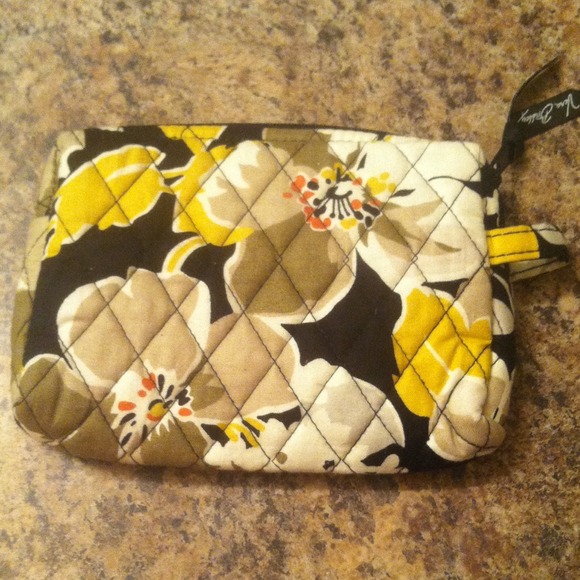 Vera Bradley makeup bag - Picture 1 of 3