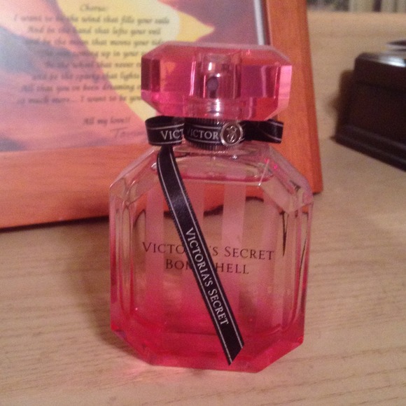 Victoria Secret Bombshell Perfume -no trades sorry