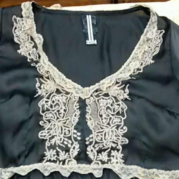 Black and beige top - Picture 3 of 3