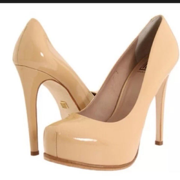 Pour la Victoire Irina pumps in creme leather