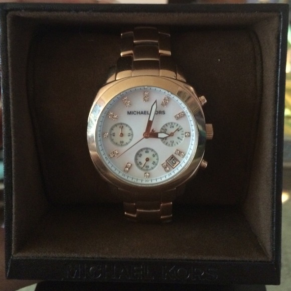 Beautiful rose gold MICHAEL KORS watch. NWT