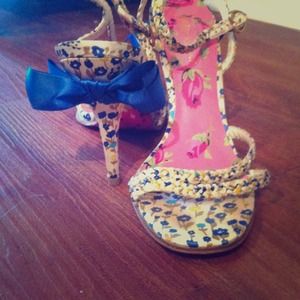 Blue floral print heels