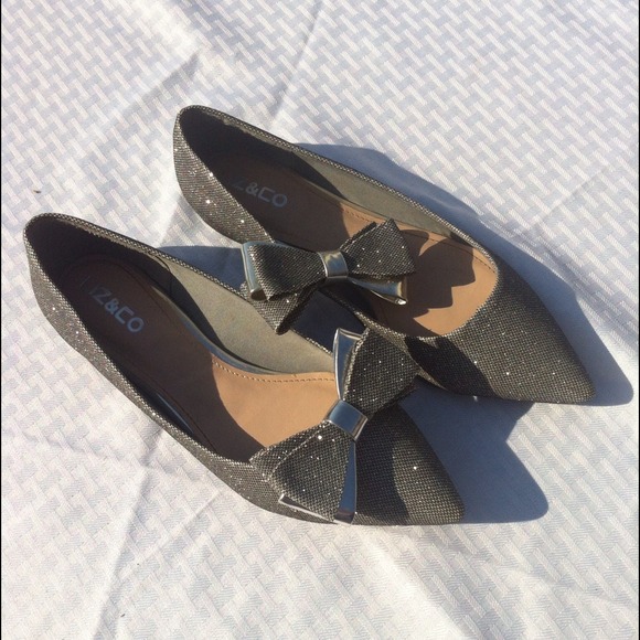 Sold🌵Liz & Co  silver flats
