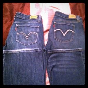 2 pairs of Levi's