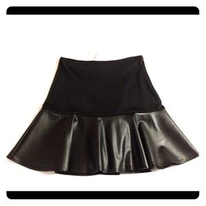 🌹✨HOST PICK!💕Charlotte Russe Skater Skirt