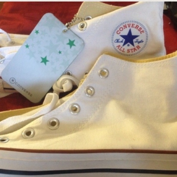 Ivory converse size 10 woman.