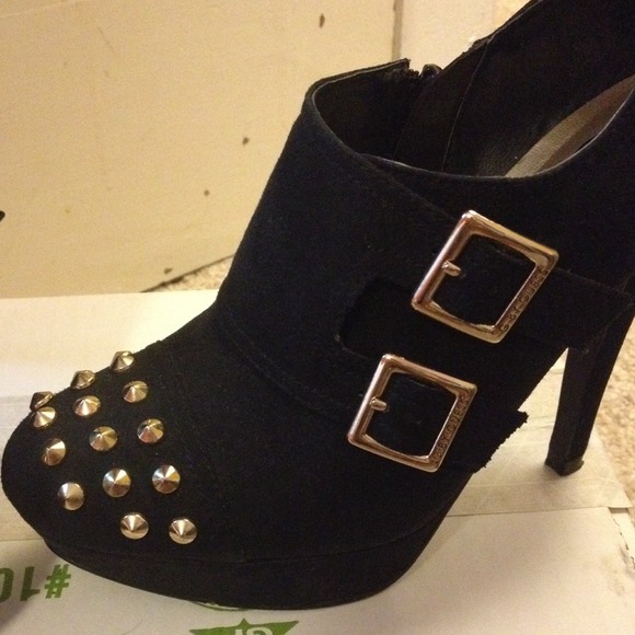 ⚠️SOLD!⚠️ G by Guess Black Studded Ankle Booties - Picture 3 of 4