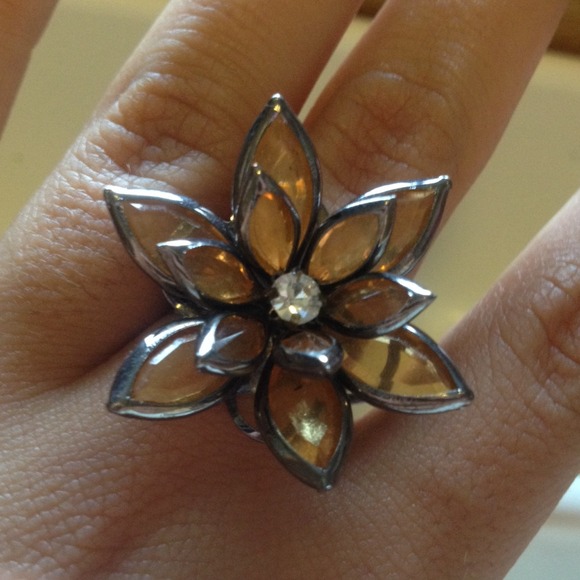 Flower ring - Picture 2 of 3