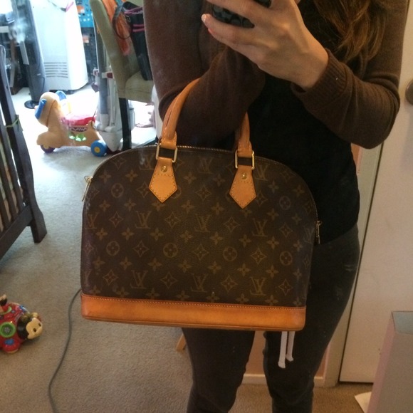 Authentic Louis Vuitton Alma - Picture 2 of 4