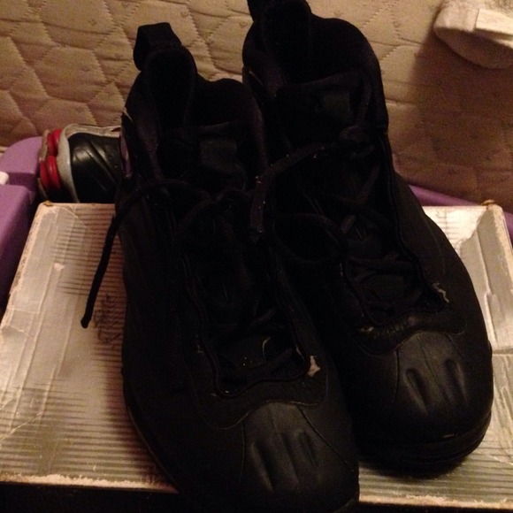 Nikes - Picture 2 of 4