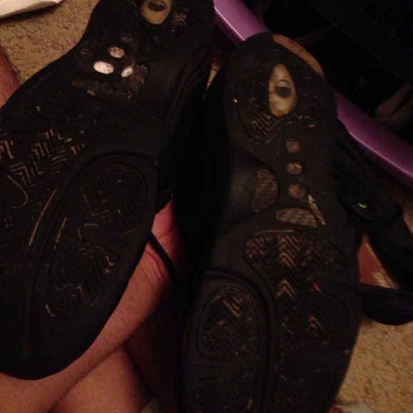 Nikes - Picture 3 of 4