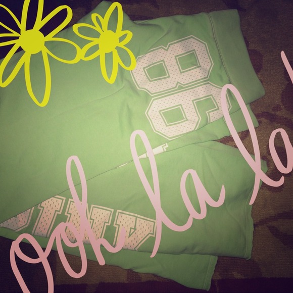 💥SOLD💥Green Victorias Secret Sweats 💥🔥
