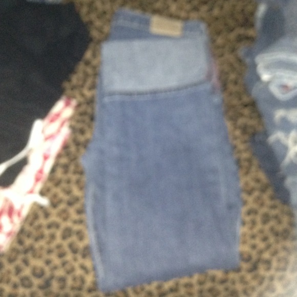 Capris. - Picture 2 of 3