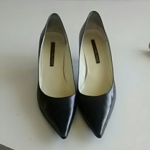 Black Pumps