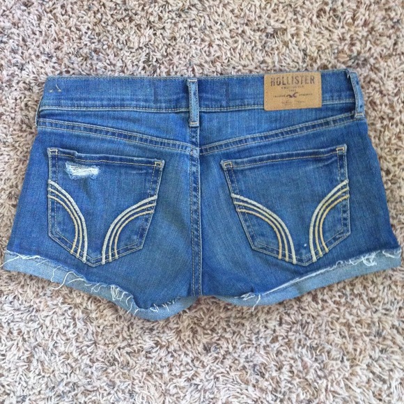 **SOLD ON VINTED** Hollister shorts. - Picture 2 of 3