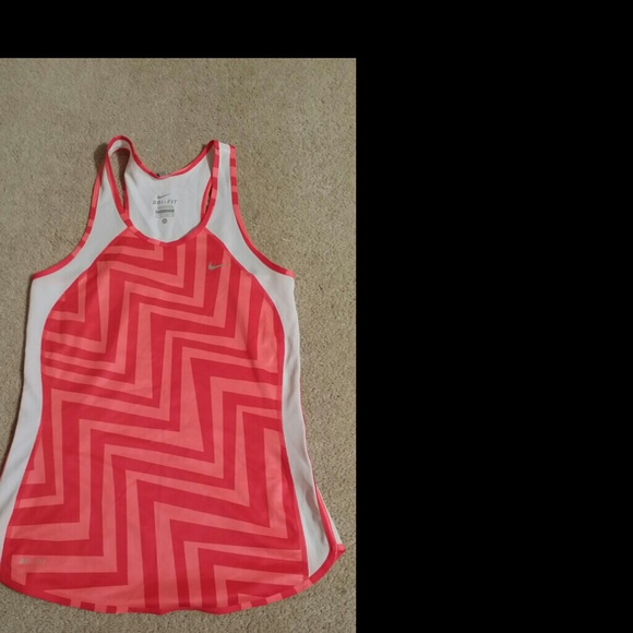 SOLD❌Red/pink Nike workout tank very light.