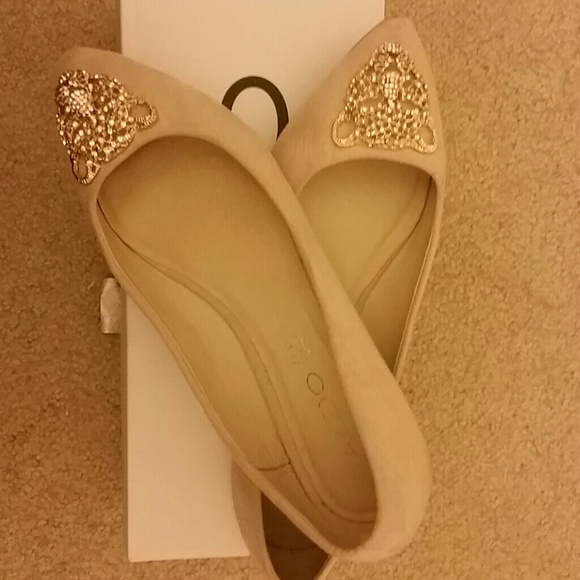 Beautiful pointy toe Aldo Flats