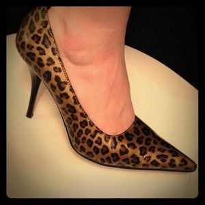 Size 9 leopard heels