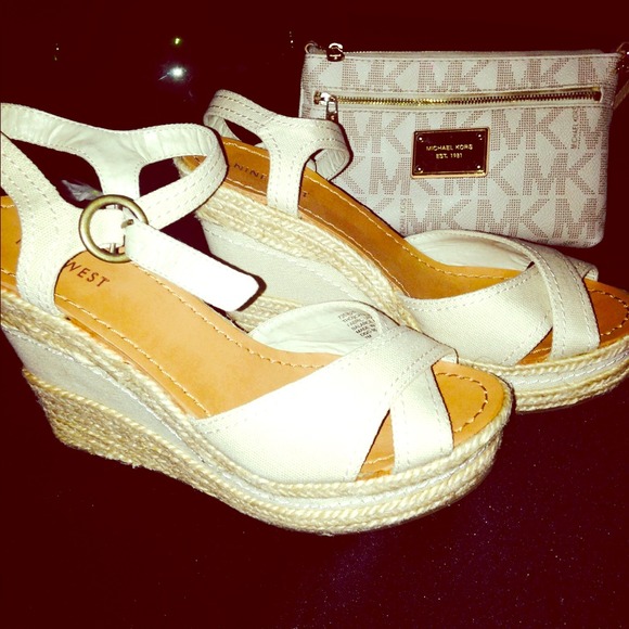 Nine West Shoes - Nine West Canvas Wedges Sz 7👗