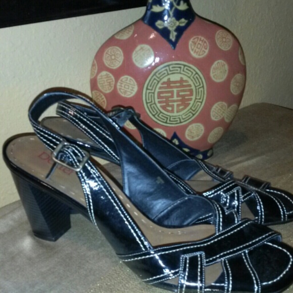 Sandals - Picture 2 of 4