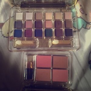Hold Eye shadows and blushes