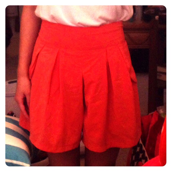 Dresses & Skirts - Coral blousy shorts 😍