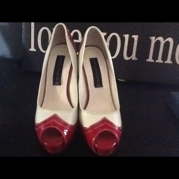 STEVE MADDEN, TWO TONE HIGH HEEL SHOES.