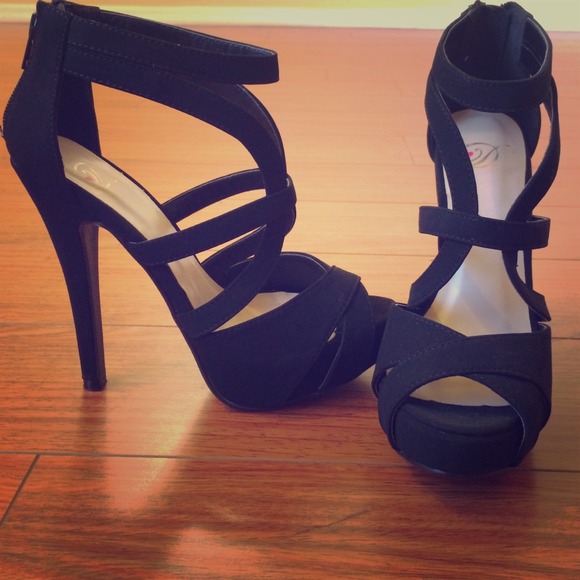 Black Platform shoes 👠