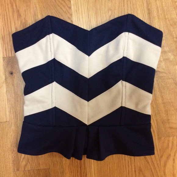 Urban Outfitters Tops - 🎉HOST PICK🎉 Bustier top