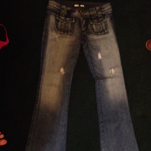 Distressed denim jeans. Super cute fit!