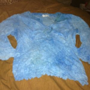 Pretty summer two-toned turquoise top.