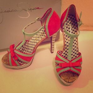 Jessica Simpson multi color high heel
