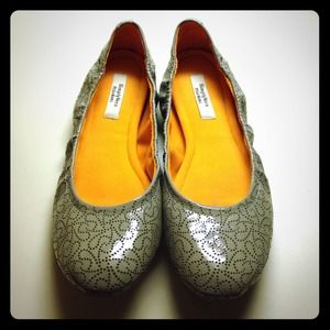 Simply Vera Vera Wang 8.5 Gray Flats