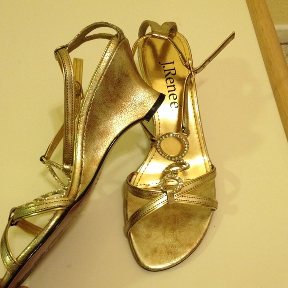Gold metallic sandal - Picture 3 of 3