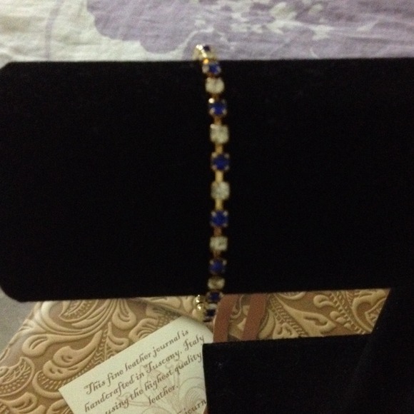 Blue and white crystals tennis bracelet - Picture 2 of 3